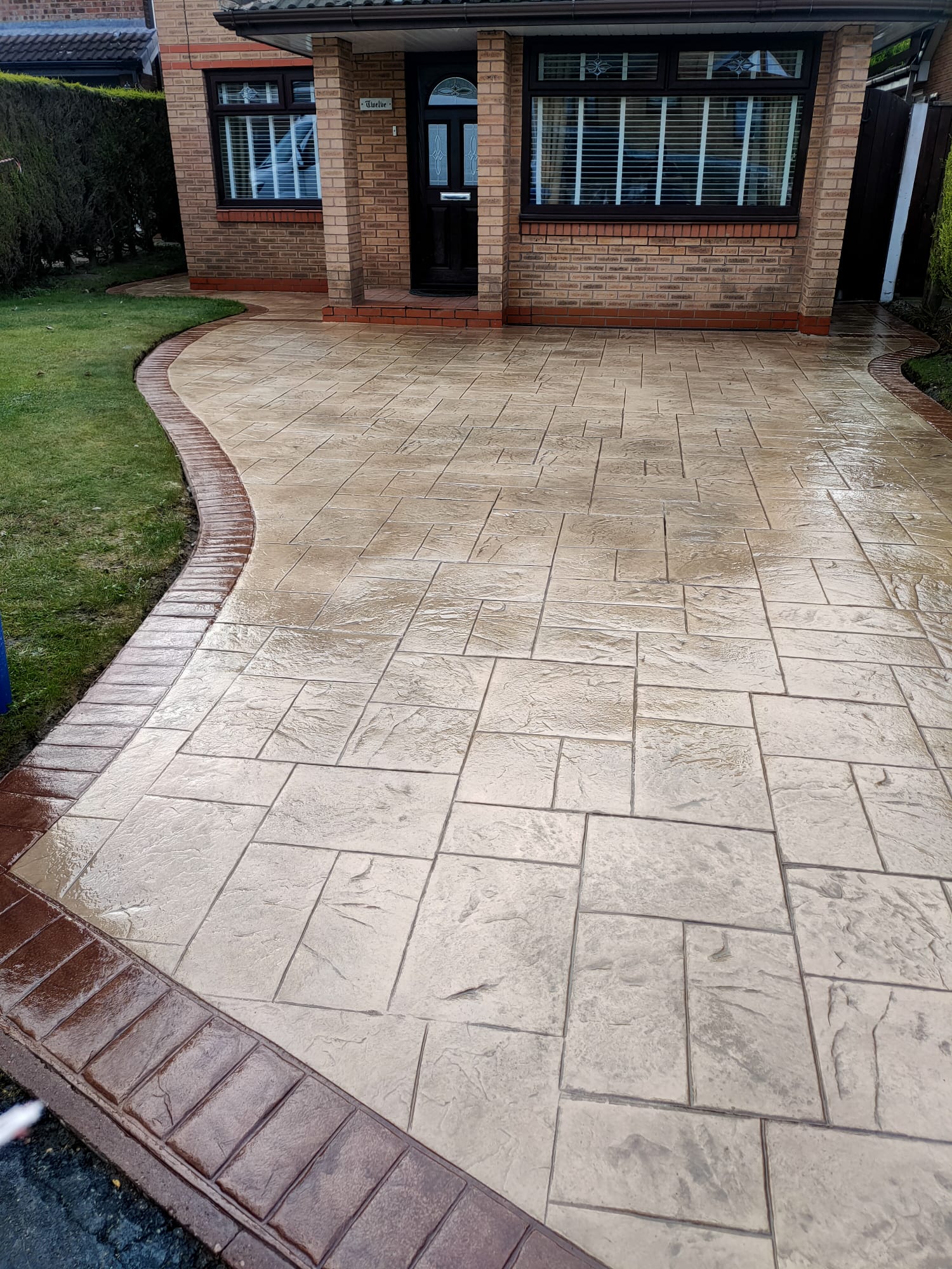 Completed pattern imprinted concrete driveway resealing project